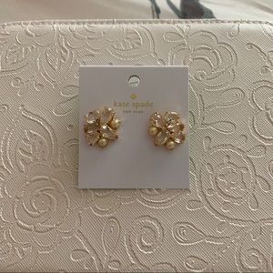Kate Spade Crystal Pearl Cluster Earrings!🛍.